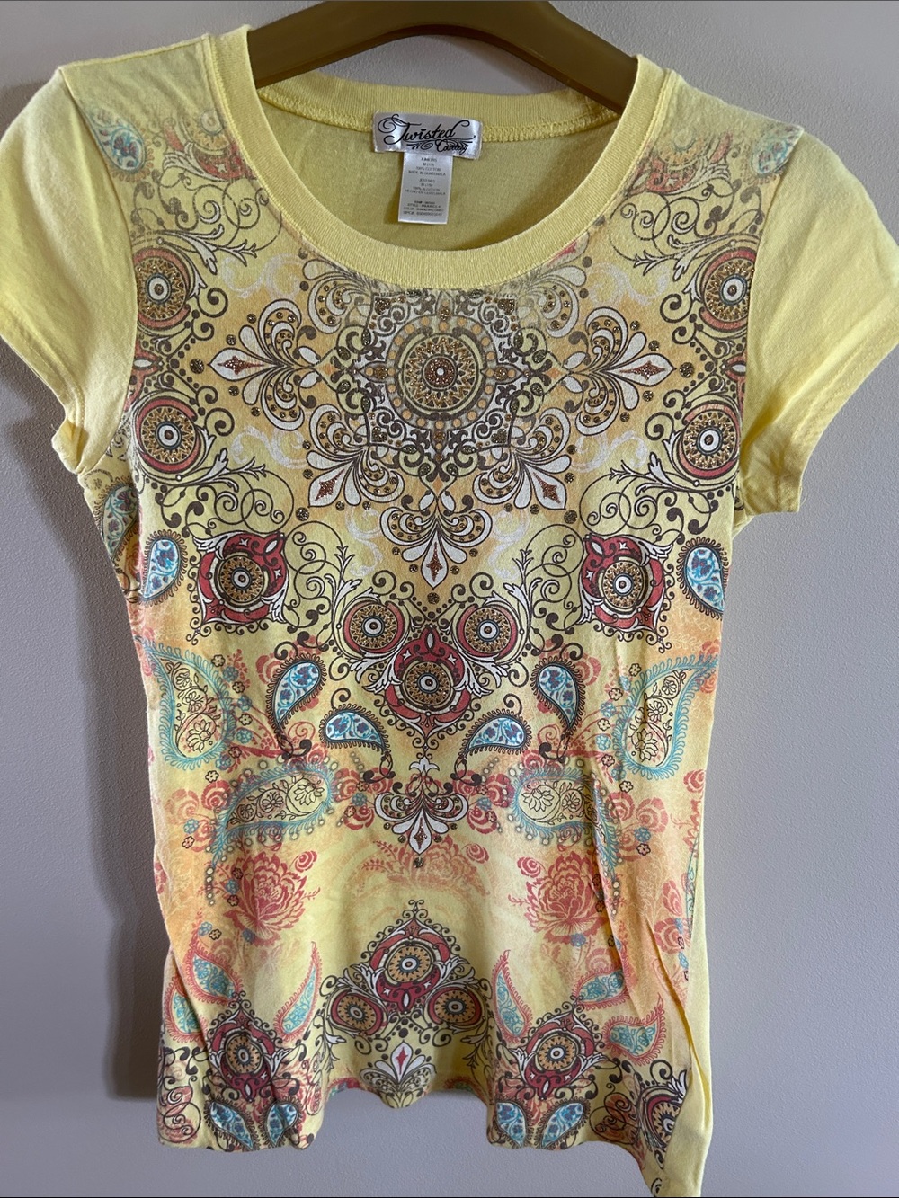 Y2K Twisted Courtseys Yellow Paisley W/ Sparkles Short Sleeve Tee
